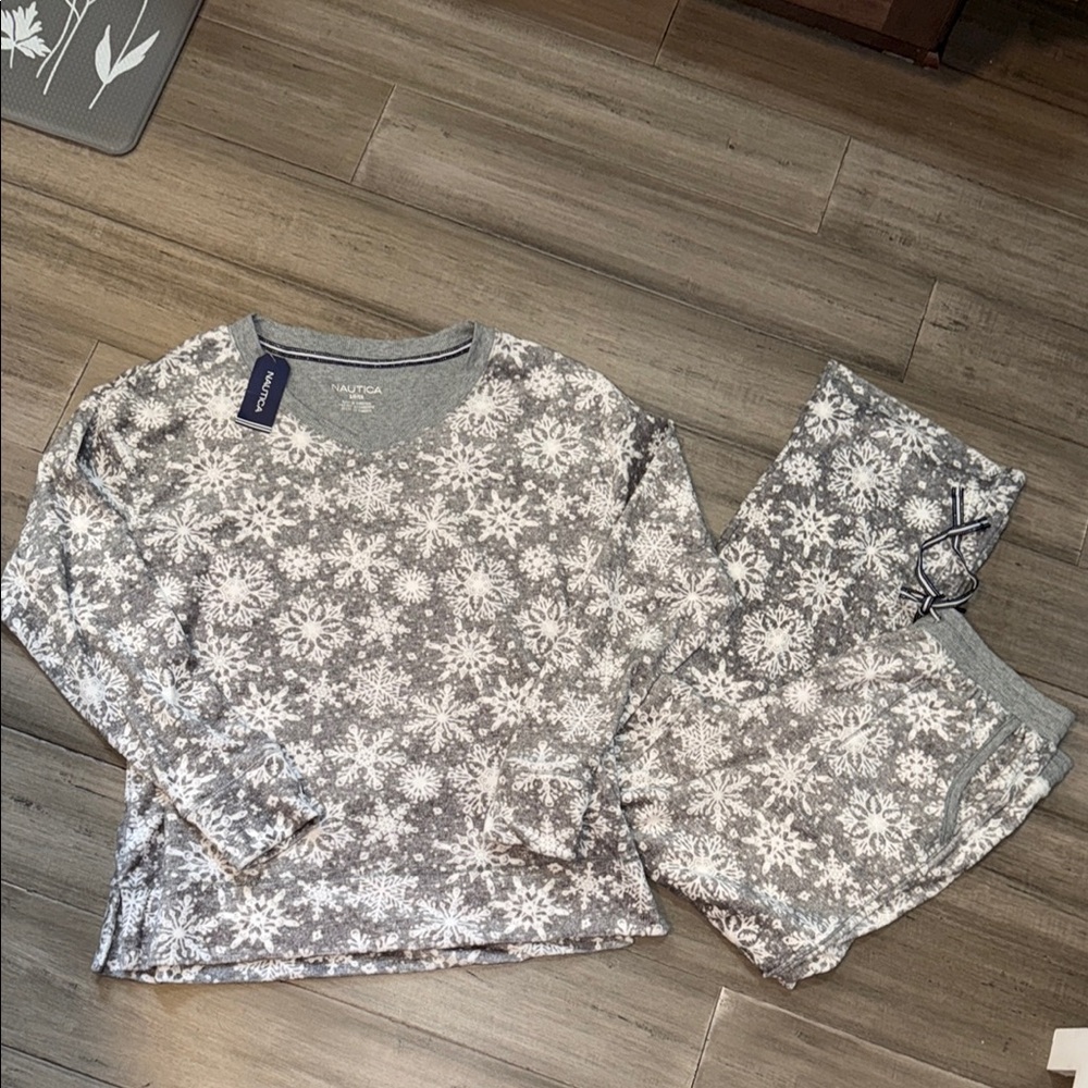 NWT Size Small Nautica Gray & White Microfleece Pajama Set Snowflake ❄️ Design